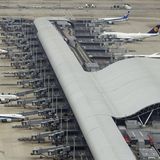 Platz 10: Kansai International Airport (KIX), Japan  Um einen Platz verschlechterte sich das Umfrageergebnis des auf einer künstlichen Insel fünf Kilometer vor der Küste von Osaka im Meer errichteten Flughafens.