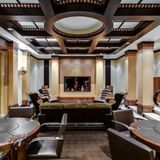 Die sind nicht alle familientauglich: Der Lebemann Jordan hat mehrere Zigarren-Lounges, Poker- und Billard-Zimmer für die Männerabende eingeplant