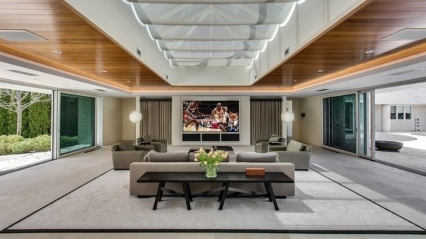 Michael Jordan: He has been desperately looking for a buyer for this swanky villa for ten years