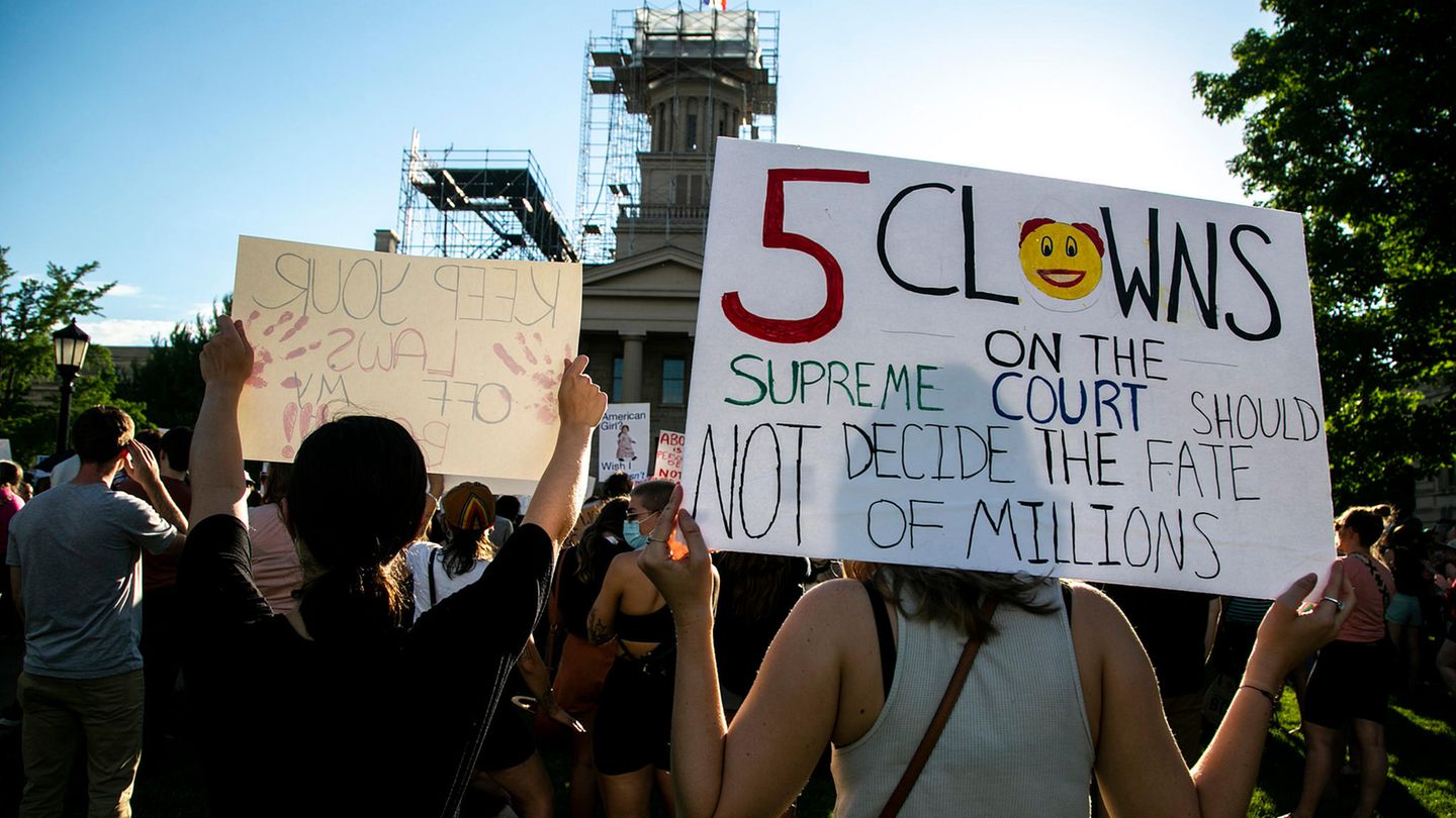Overturned abortion law: tens of thousands demonstrate in the USA