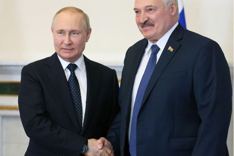 Wladimir Putin und Alexander Lukaschenko trafen sich am Samstag in Sankt Petersburg