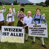 Aktivisten protestieren vor G7-Gipfel