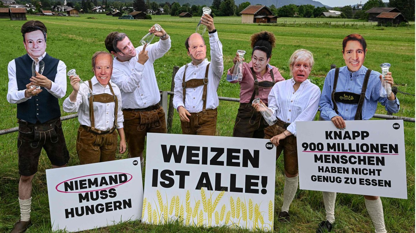Aktivisten protestieren vor G7-Gipfel