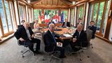 Wirtschaftsmächte am runden Tisch auf Schloss Elmau