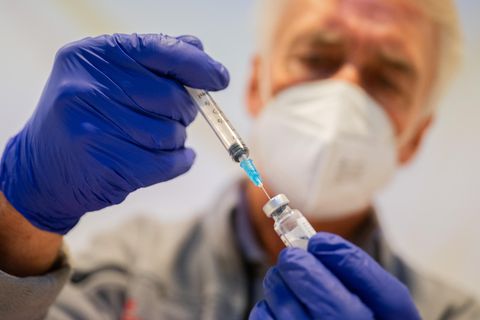 Im Herbst soll ein angepasster Corona-Impfstoff kommen