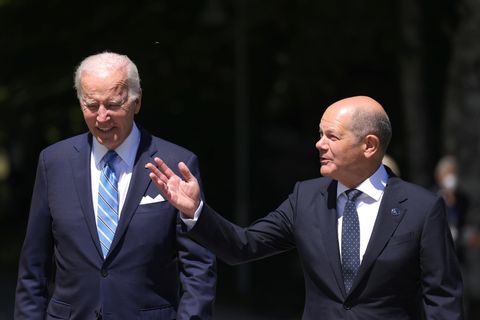 Bundeskanzler Olaf Scholz mit US-Präsident Joe Biden beim G7-Gipfel in Elmau