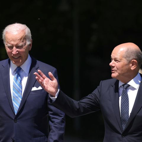 Bundeskanzler Olaf Scholz mit US-Präsident Joe Biden beim G7-Gipfel in Elmau