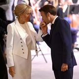 Brigitte Macron ganz in weiß