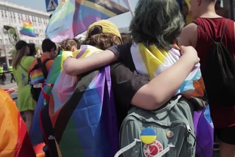 Video: LGBT aus Polen und der Ukraine marschieren gemeinsam