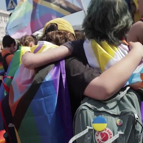Video: LGBT aus Polen und der Ukraine marschieren gemeinsam