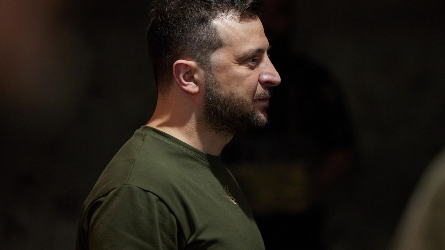 Nach Corona-Pause: Der ukrainische Präsident Wolodymyr Selenskyj leitete das Comeback des Glastonbury Festivals mit einer Videobotschaft ein. Er bat darin um Unterstützung: "Beweist, dass die Freiheit immer siegt!"