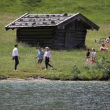 Auf ihrem Rundweg kam die Nordic-Walking-Gruppe auch an ganz normalen Badegästen vorbei, die angesichts der sommerlichen Temperaturen am See etwas Abkühlung gesucht haben.