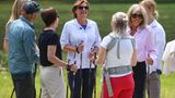 Nicht mit zum Gipfel gereist waren Jill Biden, die First Lady der USA, sowie die Ehefrauen von Italiens Regierungschef Mario Draghi, Kanadas Premierminister Justin Trudeau und dem japanischen Ministerpräsidenten Fumio Kishida. Doch auch ohne sie schienen die anderen Frauen eine gute Zeit zu haben. Auf den Bildern wirkt die Stimmung sehr entspannt.