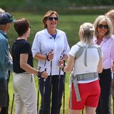 Nicht mit zum Gipfel gereist waren Jill Biden, die First Lady der USA, sowie die Ehefrauen von Italiens Regierungschef Mario Draghi, Kanadas Premierminister Justin Trudeau und dem japanischen Ministerpräsidenten Fumio Kishida. Doch auch ohne sie schienen die anderen Frauen eine gute Zeit zu haben. Auf den Bildern wirkt die Stimmung sehr entspannt.