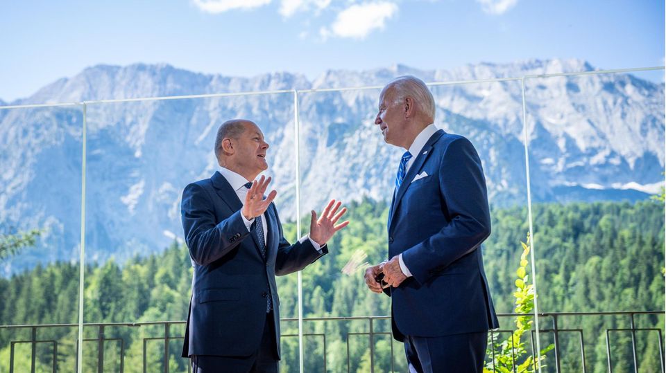 Olaf Scholz mit Joe Biden beim G7-Treffen am Sonntag