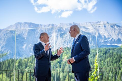 Olaf Scholz mit Joe Biden beim G7-Treffen am Sonntag