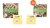 Diese Tiefkühlpizza von Penny kostet auf den ersten Blick immer noch zwei Euro nochwas und hat irgendwas mit 400 Gramm. Der zweite Blick zeigt: Sie ist sowohl kleiner als auch teurer geworden. Penny nennt als Grund für die doppelte Teuerung einen Lieferantenwechsel sowie höhere Rohstoffpreise.