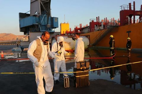 Einsatzkräfte nach dem Gas-Unglück im jordanischen Akaba