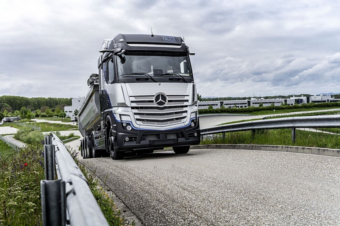 Daimler GenH2 Truck