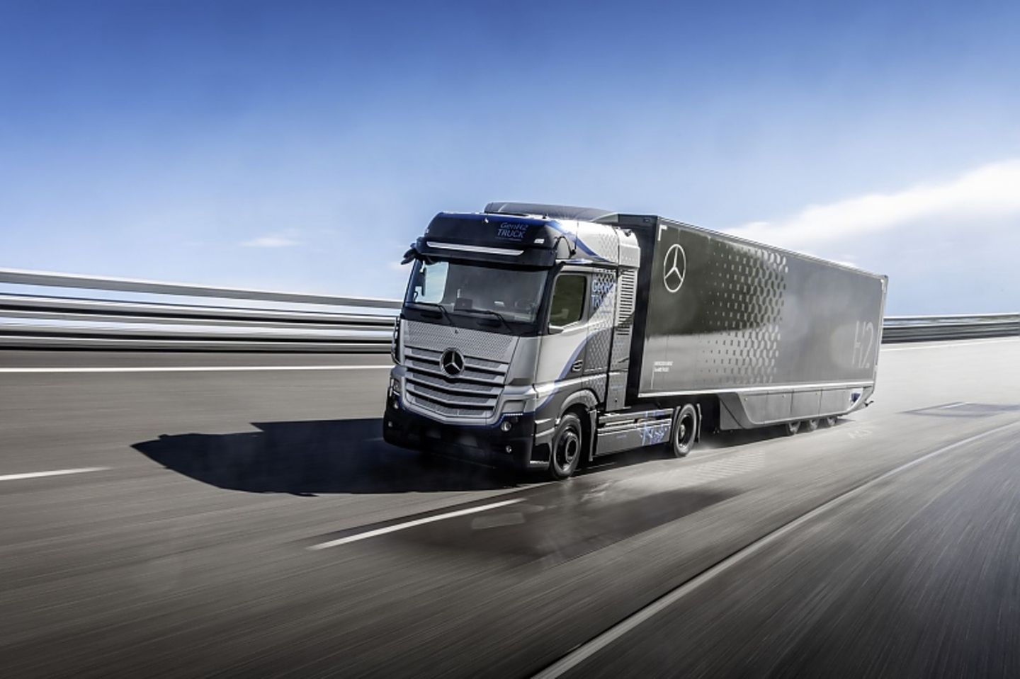 Daimler GenH2 Truck