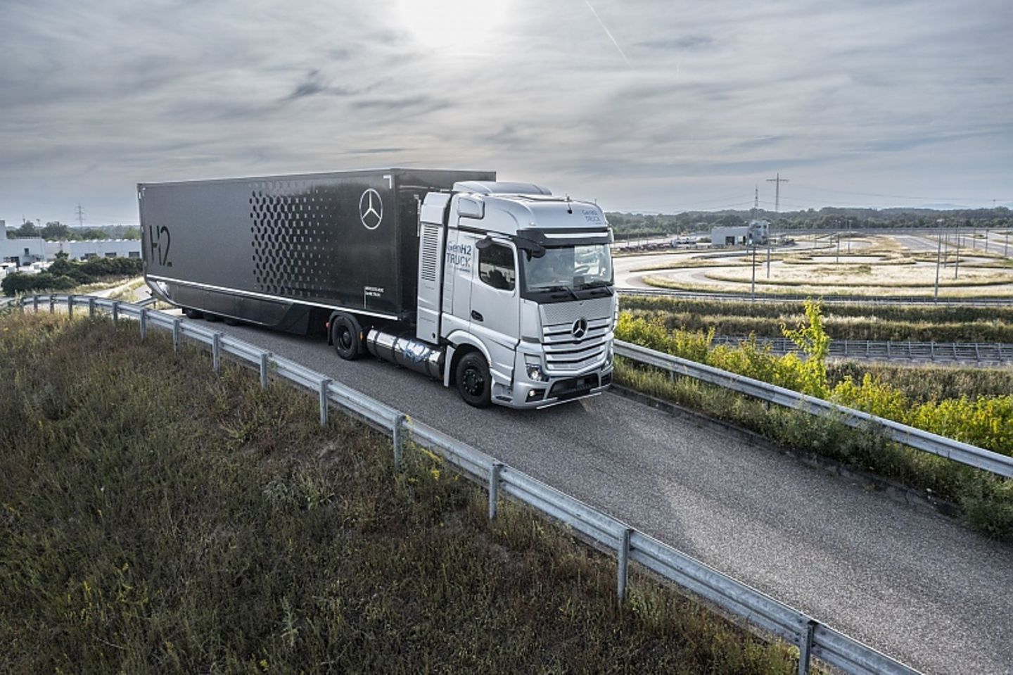 Daimler GenH2 Truck