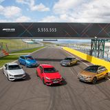 Die Kompaktwagen-Familie von Mercedes-Benz. Zum 20-jährigen Jubiläum der A-Klasse meldet der Autohersteller im Oktober 2017 über drei Millionen Auslieferungen des Einstiegsmodells. Außerdem kommen die Stuttgarter bis dahin auf über 5,5 Millionen verkaufte Fahrzeuge der A-Klasse, B-Klasse, CLA, CLA Shooting Brake oder GLA.