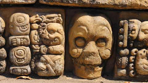 Skulpturen der Maya