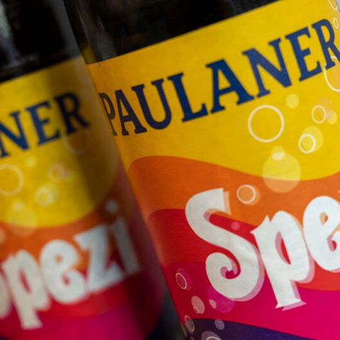 Zwei Flaschen Spezi von Paulaner