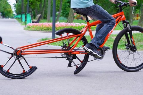 Ein Fahrrad mit geteiltem Hinterrad