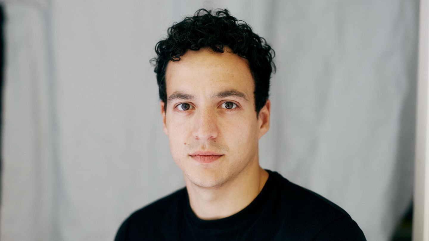 Lukas Sam Schreiber, Host des Podcasts "Die Suche nach dem guten Tod"