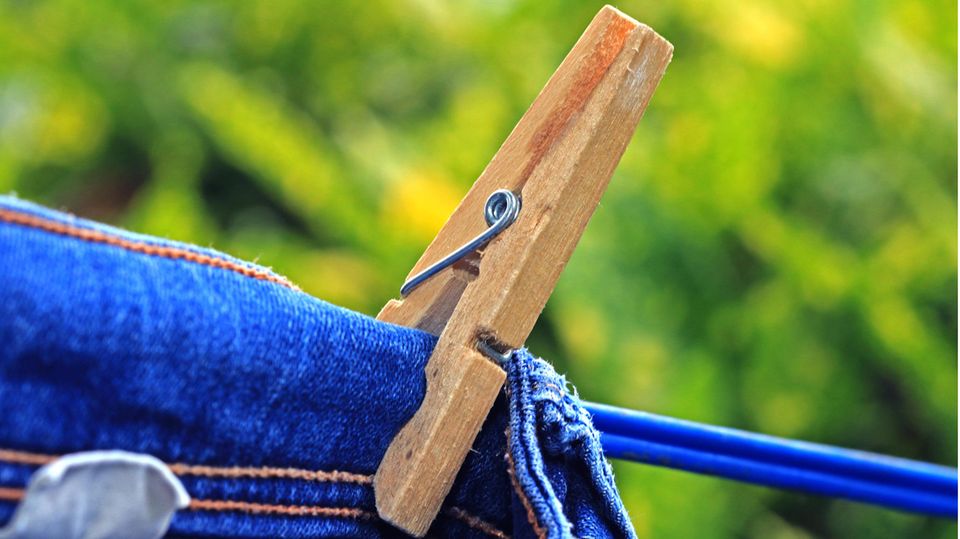 Haushalt: Besser als Bügeln: So trocknen Sie Ihre Wäsche faltenfrei Haushalt: Besser als Bügeln: So trocknen Sie Ihre Wäsche faltenfrei