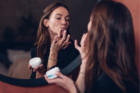 Lippenbalsam versorgt trockene Lippen das ganze Jahr mit Feuchtigkeit.