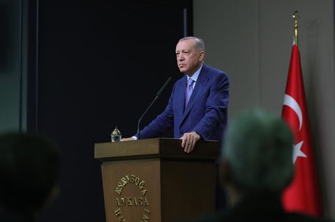 Der türkische Präsident Recep Tayyip Erdogan bei einer Rede vor seiner Abreise zum NATO-Gipfel in Madrid am 28. Juni in Ankara.