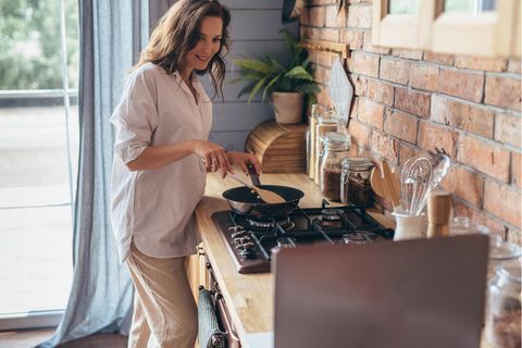 Kochen für Anfänger: Mithilfe dieser Küchengeräte und Utensilien gelingt der Start