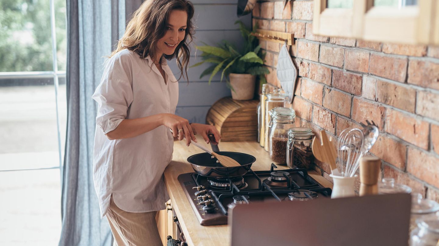 Tipps: Kochen für Anfänger: Diese Grundausstattung brauchen Sie in der Küche