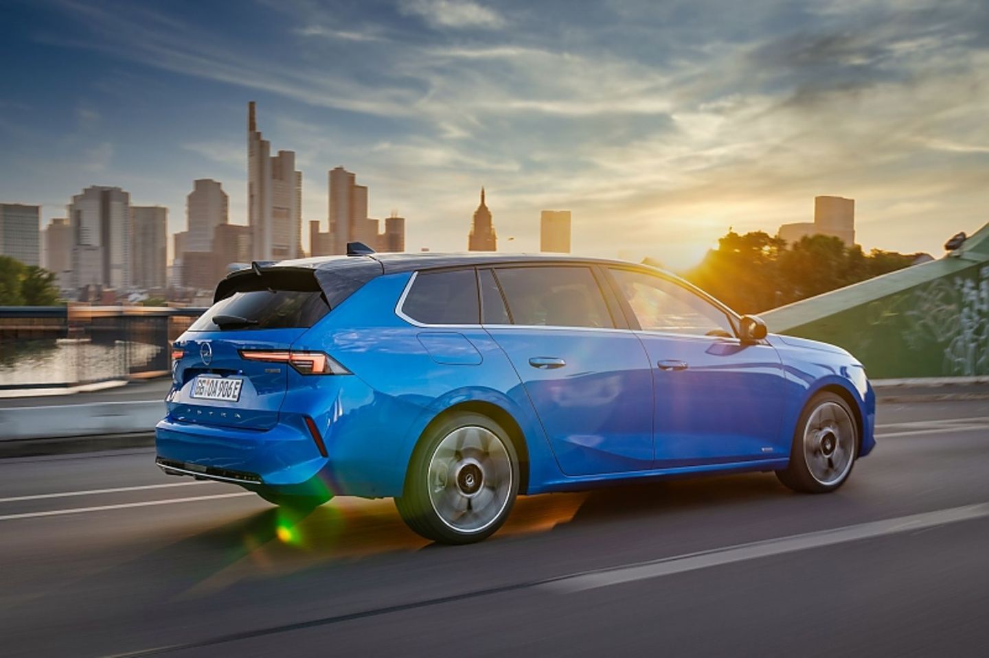 Opel Astra Sports Tourer Hybrid
