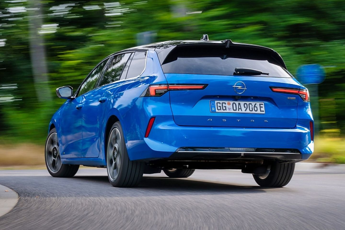 Opel Astra Sports Tourer Hybrid