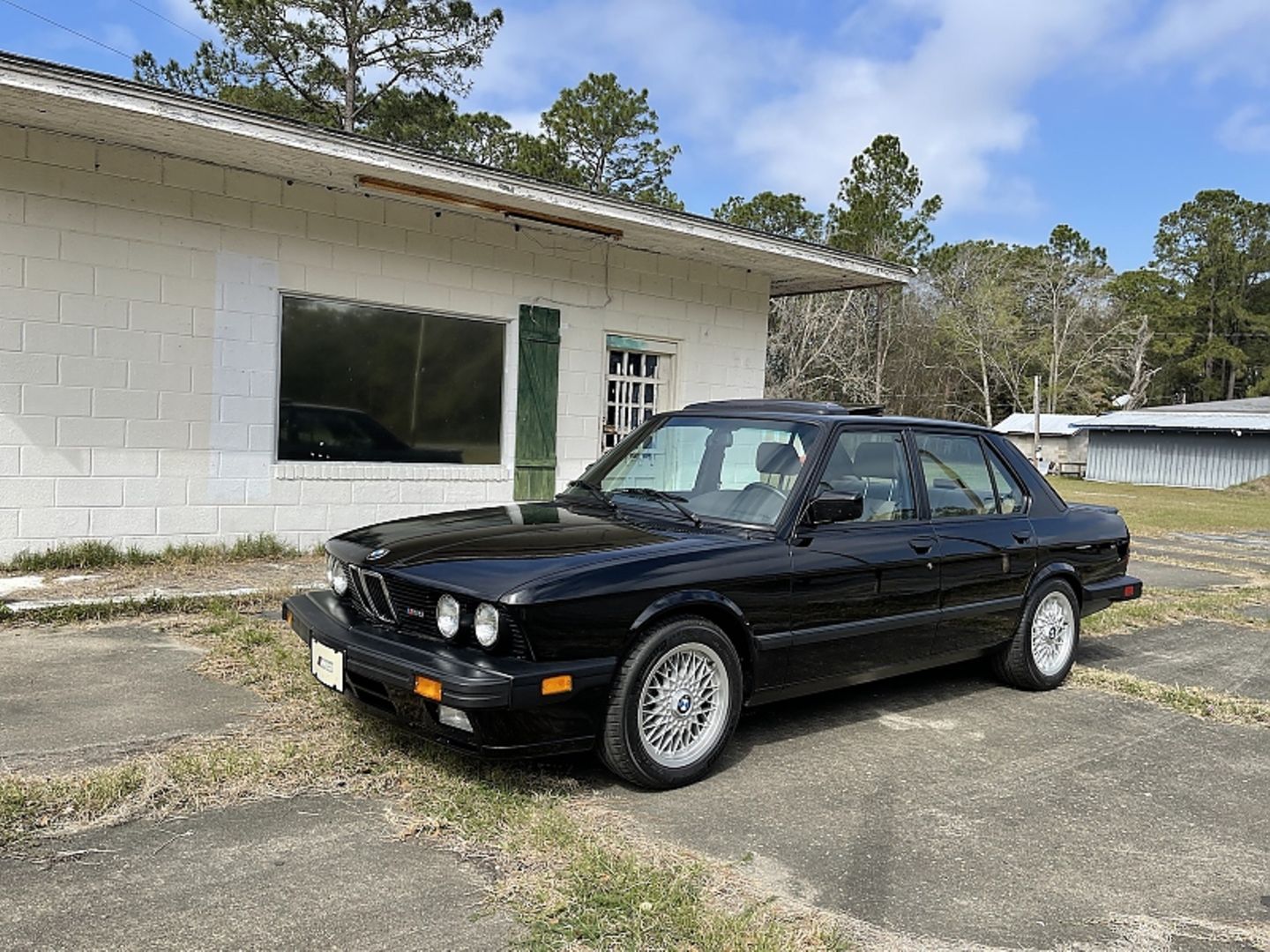 BMW M5 E28