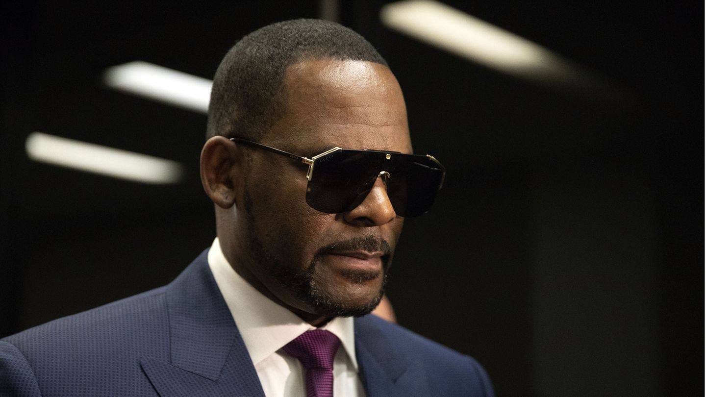 Singer R. Kelly Sentenced To 30 Years In Prison In Abuse Trial - News ...