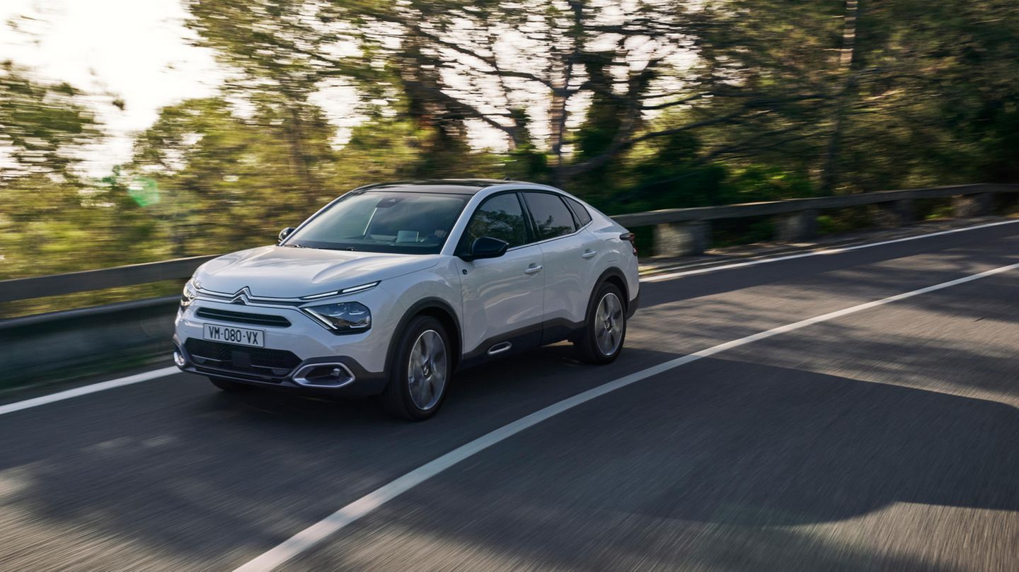 The new Citroën ë-C4 X: An electric SUV with 20 driving assistants and plenty of space