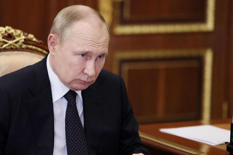 Wladimir Putin schaut sauertöpfisch drein