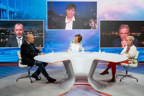 Maybrit Illner (m.) mit ihren Gästen: Omid Noripour (l.) und die ehemalige Nato-Chefstrategin Stefanie Babst