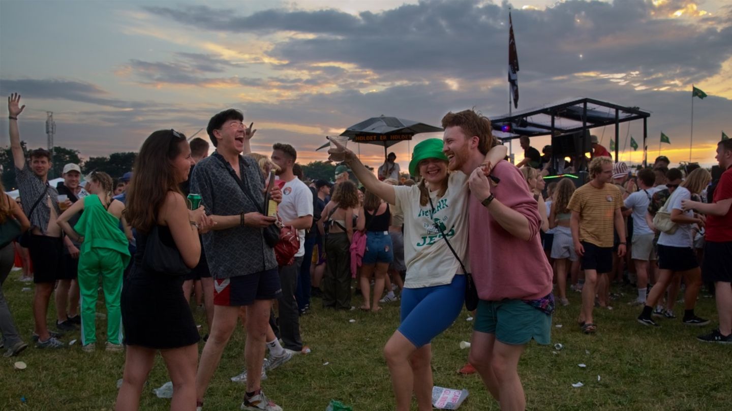 Ausgelassene Stimmung bei einem der vielen Raves in "Camping East"
