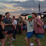 Ausgelassene Stimmung bei einem der vielen Raves in "Camping East"