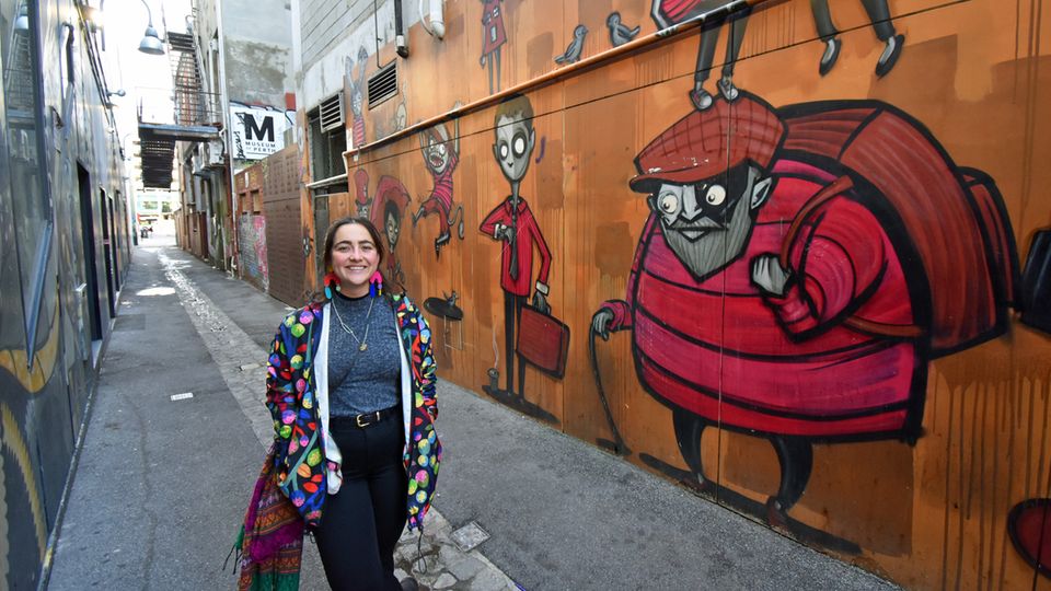 Führt mit "Oh Hey WA" durch ihre Lieblingsstadt Perth und und zeigt "forgotten spaces", die mit Graffitis wiederbelebten Gassen: Adie Chapman