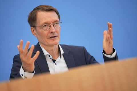 Bundesgesundheitsminister Karl Lauterbach will an den Bürgertests festhalten