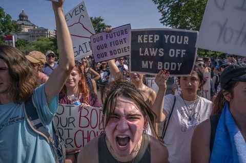 Nach dem Supreme-Court-Urteil protestieren in den USA Tausende für das Recht auf Abtreibung