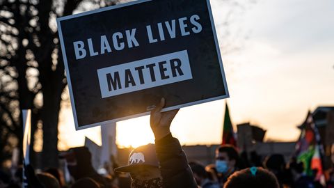 Demonstration nach gewaltsamen Tod von 25-jährigem Afroamerikaner
