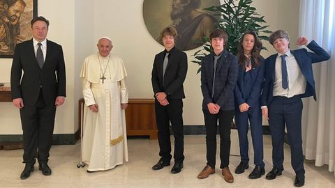 Elon Musk mit vier Söhnen zu Besuch bei Papst Franziskus