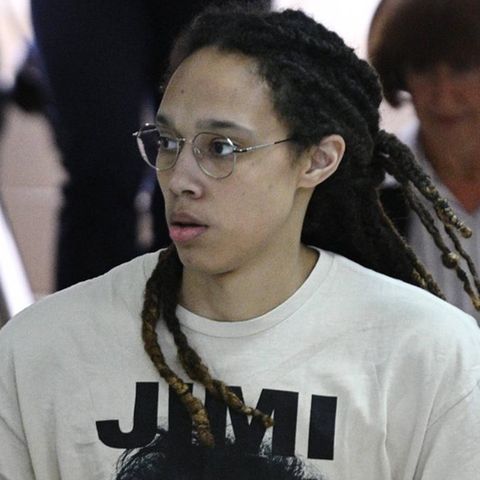 Brittney Griner betritt das Gericht im Norden Moskaus.